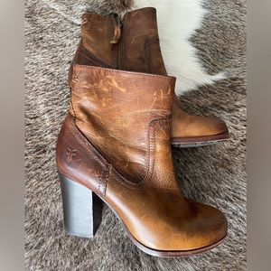 Frye Parker Short tan block heel booties